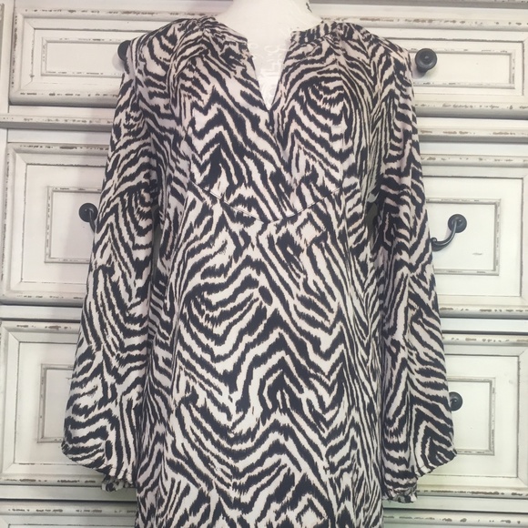 Beautiful, Light, Versatile Tunic - an easy 'go to' for looking fabulous! - Picture 2 of 10